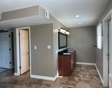 3406 S Oak Street - Photo Thumbnail 19