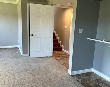 3406 S Oak Street - Photo Thumbnail 14