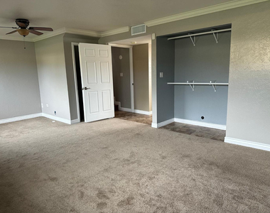 3406 S Oak Street - Photo Thumbnail 17