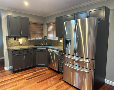 3406 S Oak Street - Photo Thumbnail 5