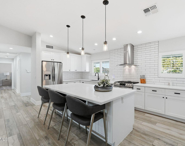 3041 E Elm Street - Photo Thumbnail 16