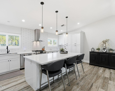 3041 E Elm Street - Photo Thumbnail 11