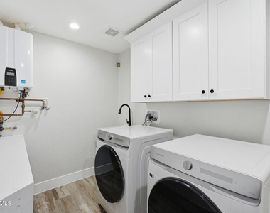3041 E Elm Street - Photo Thumbnail 36