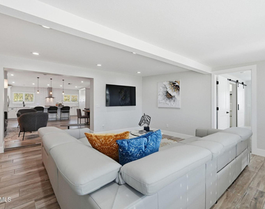 3041 E Elm Street - Photo Thumbnail 8