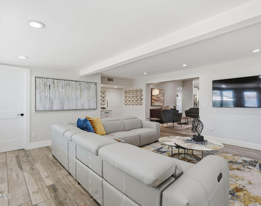 3041 E Elm Street - Photo Thumbnail 9