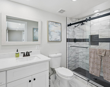 3041 E Elm Street - Photo Thumbnail 30