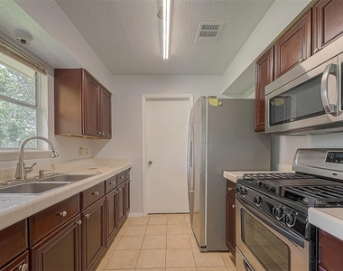 1006 Melford Avenue - Photo Thumbnail 8