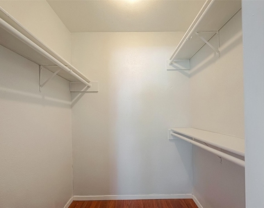 1006 Melford Avenue - Photo Thumbnail 7