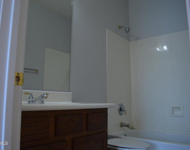 4132 E Carriage Court - Photo Thumbnail 21