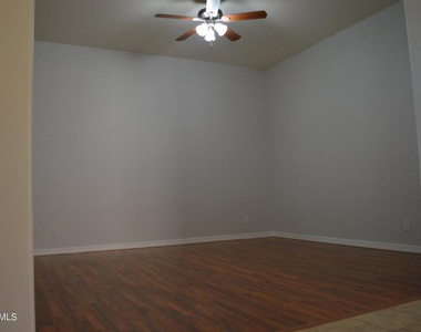 4132 E Carriage Court - Photo Thumbnail 4