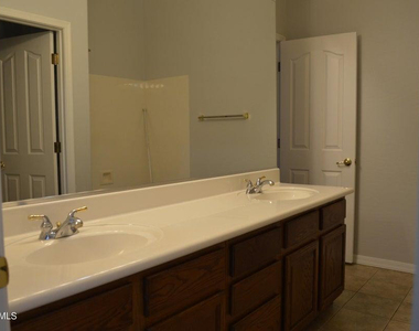 4132 E Carriage Court - Photo Thumbnail 16