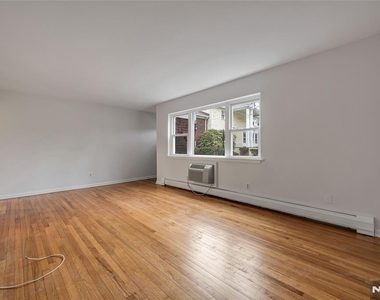 121 Regency - Photo Thumbnail 2