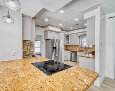 8006 Albin Lane - Photo Thumbnail 11