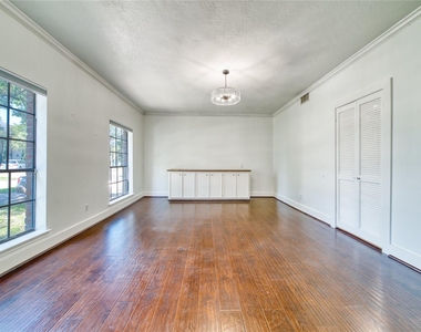 8006 Albin Lane - Photo Thumbnail 5