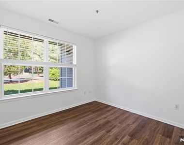 5301 Tudor - Photo Thumbnail 15
