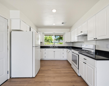 2558 N 40th Street - Photo Thumbnail 5