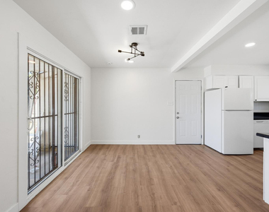 2558 N 40th Street - Photo Thumbnail 3