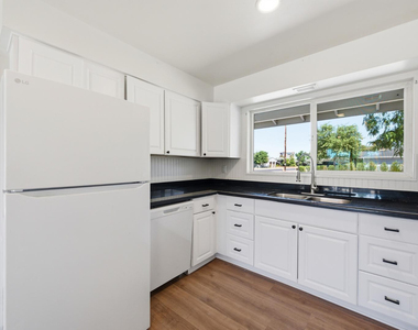 2558 N 40th Street - Photo Thumbnail 7