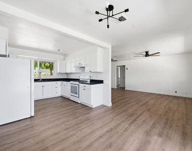 2558 N 40th Street - Photo Thumbnail 4
