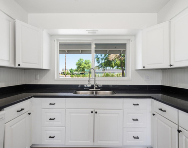 2558 N 40th Street - Photo Thumbnail 8