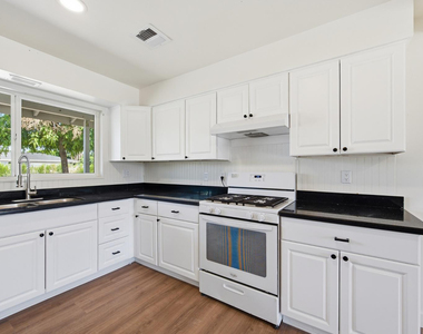 2558 N 40th Street - Photo Thumbnail 6