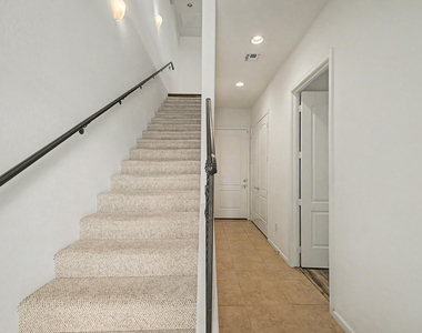 124 N California Street - Photo Thumbnail 2