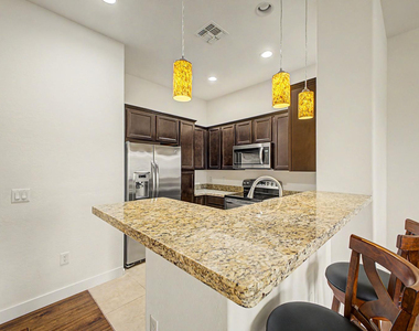 124 N California Street - Photo Thumbnail 6