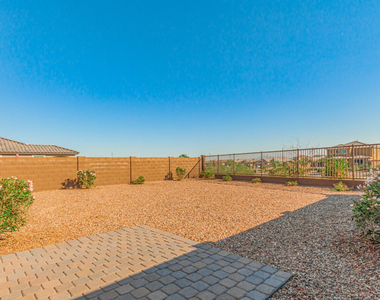 19725 W Rancho Drive - Photo Thumbnail 33