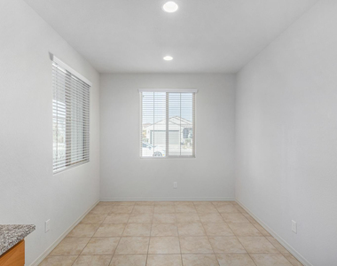 19725 W Rancho Drive - Photo Thumbnail 17