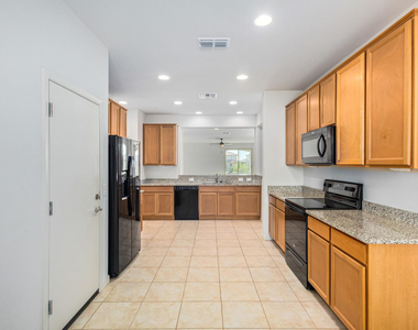 19725 W Rancho Drive - Photo Thumbnail 10