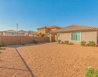 19725 W Rancho Drive - Photo Thumbnail 35