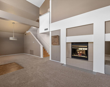 18416 N 46th Place - Photo Thumbnail 4