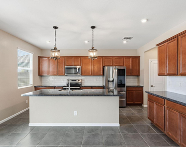 17851 W Daley Lane - Photo Thumbnail 10