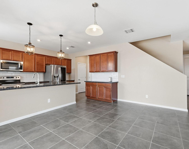 17851 W Daley Lane - Photo Thumbnail 8