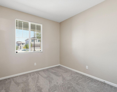 17851 W Daley Lane - Photo Thumbnail 18