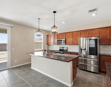 17851 W Daley Lane - Photo Thumbnail 9