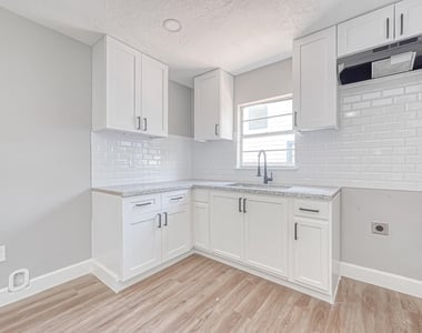 6715 Victoria Street - Photo Thumbnail 31