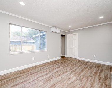 6715 Victoria Street - Photo Thumbnail 32