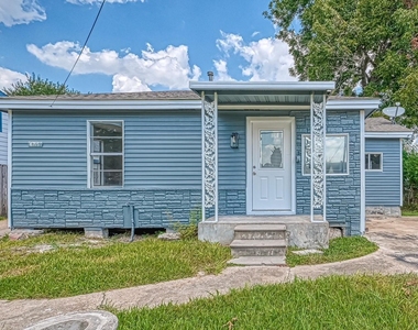 6715 Victoria Street - Photo Thumbnail 4