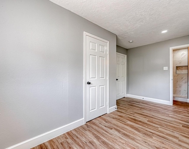 6715 Victoria Street - Photo Thumbnail 18