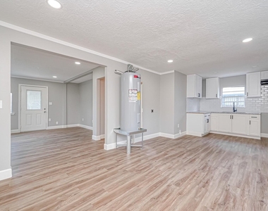 6715 Victoria Street - Photo Thumbnail 10