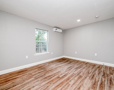 6715 Victoria Street - Photo Thumbnail 21