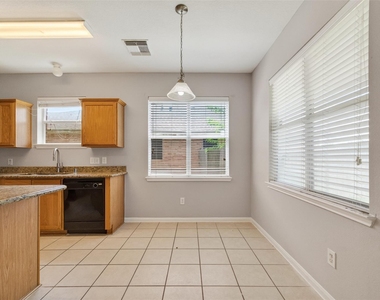 16119 Gavin Lane - Photo Thumbnail 10