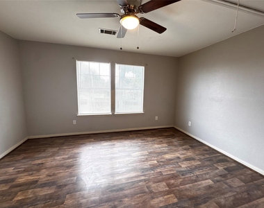 2110 Turner Drive - Photo Thumbnail 13