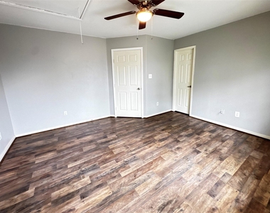 2110 Turner Drive - Photo Thumbnail 9