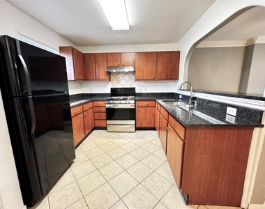2110 Turner Drive - Photo Thumbnail 4