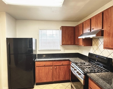 2110 Turner Drive - Photo Thumbnail 5