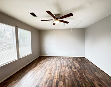 2110 Turner Drive - Photo Thumbnail 16