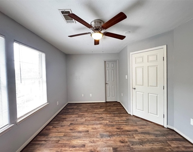 2110 Turner Drive - Photo Thumbnail 12
