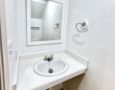 2110 Turner Drive - Photo Thumbnail 8